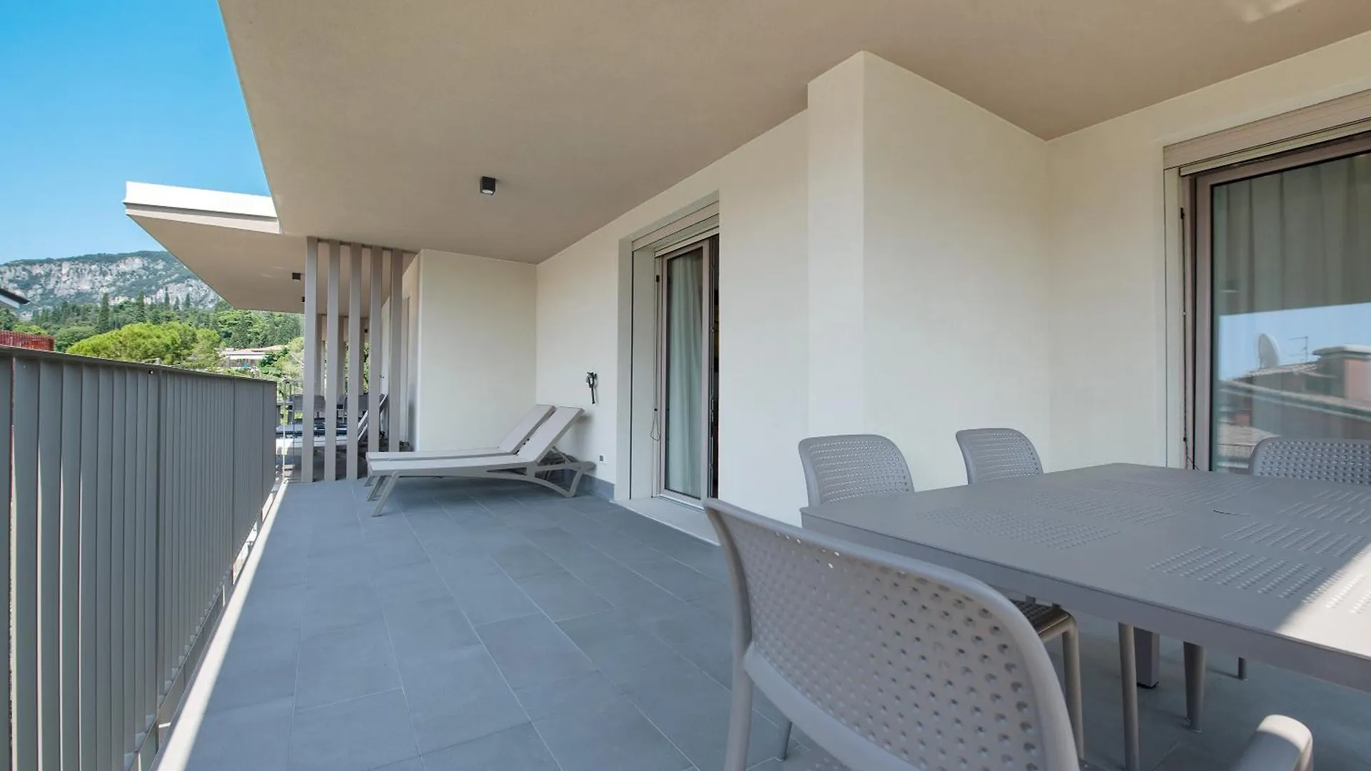 Residence Eleonora Garda  0*, Garda (Verona) Italy