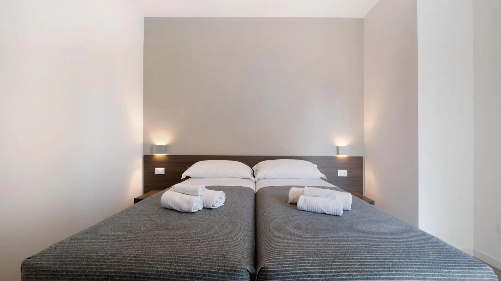 Residence Eleonora Garda  0*, Garda (Verona) Italy