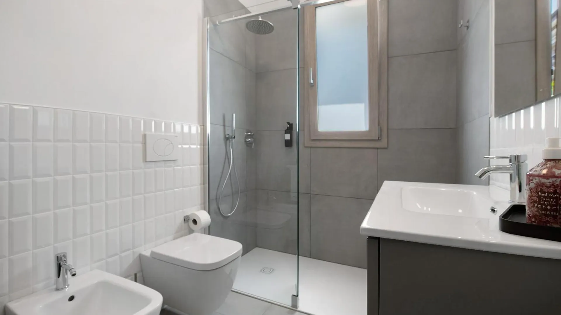Residence Eleonora Garda  0*, Garda (Verona) Italy